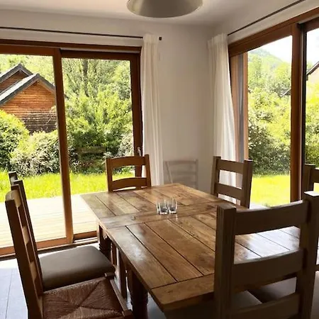 Holiday home Maison Blanche, Impressive Chalet, Allemond, Bike, Ski, Hike Allemont