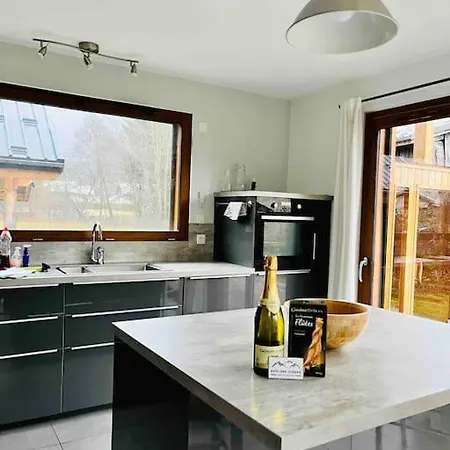 Maison Blanche, Impressive Chalet, Allemond, Bike, Ski, Hike Holiday home
