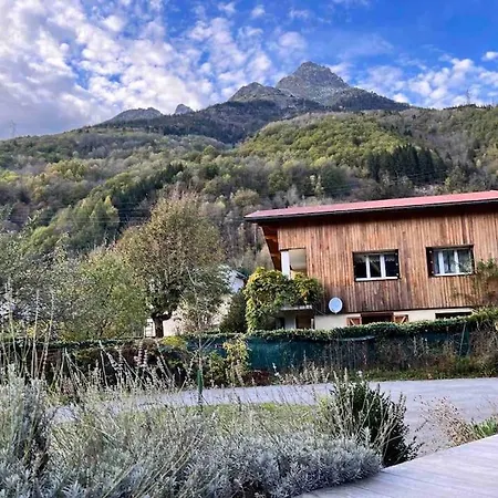 Holiday home Maison Blanche, Impressive Chalet, Allemond, Bike, Ski, Hike *