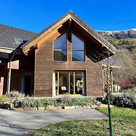 Holiday home Maison Blanche, Impressive Chalet, Allemond, Bike, Ski, Hike Allemont