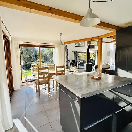 Holiday home Maison Blanche, Impressive Chalet, Allemond, Bike, Ski, Hike Allemont