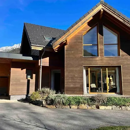 Maison Blanche, Impressive Chalet, Allemond, Bike, Ski, Hike Holiday home *